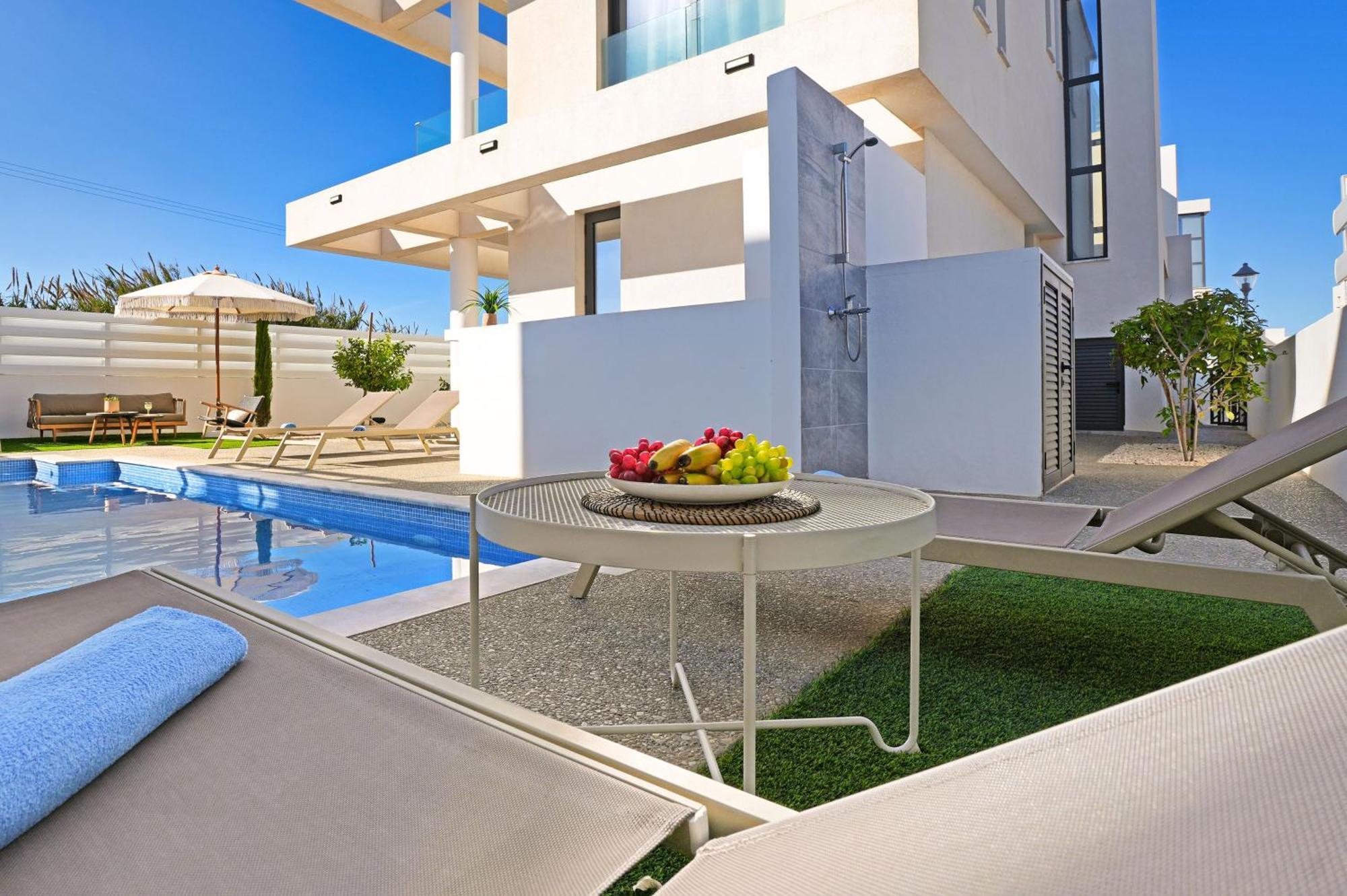 פרוטאראס Villa Queen Valentina מראה חיצוני תמונה